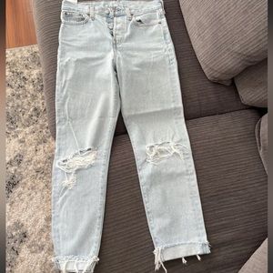 Distressed Levi’s - boyfriend/baggy jeans